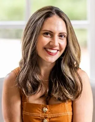 Dana Snyder Headshot